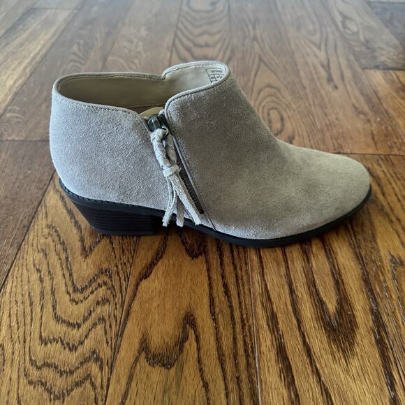 Vionic Shyanne Booties Women's 7 Greige Suede Leather Orthotic Boho Festival Zip - Picture 5 of 11